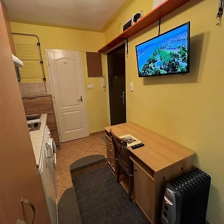 Tiny Private Apartment In Central Buda. Budapesta Exterior foto