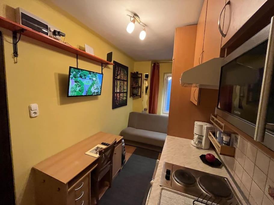 Tiny Private Apartment In Central Buda. Budapesta Exterior foto