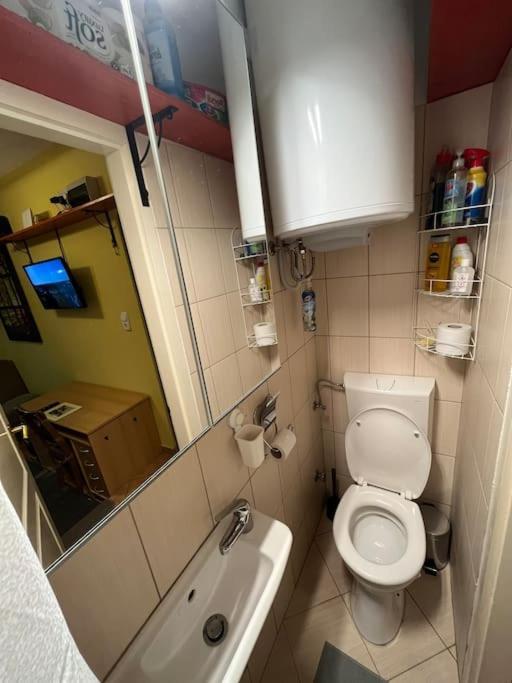 Tiny Private Apartment In Central Buda. Budapesta Exterior foto