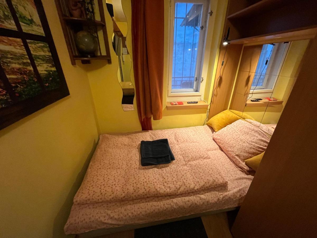 Tiny Private Apartment In Central Buda. Budapesta Exterior foto